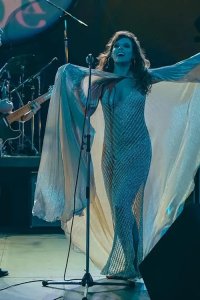 Daisy Jones & The Six – S01E10 – Track 10: Rock ‘n’ Roll Suicide