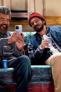 Lopez vs. Lopez – S01E11 – Lopez vs. Neighbors
