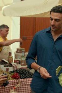 From Scratch – S01E03 – A Villa. A Broom. A Cake.
