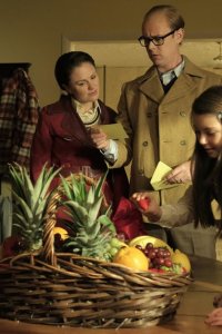 A Friend of the Family – S01E03 – The Gift of Tongues