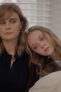 Devil in Ohio – S01E01 – Broken Fall