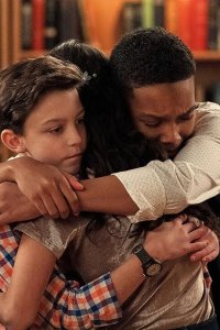 Best Foot Forward – S01E10 – School Dance