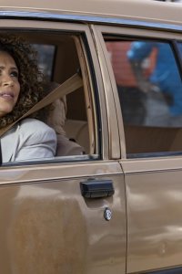 Gordita Chronicles – S01E03 – In America No One Likes a Chicken