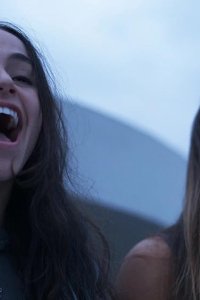 Surviving Summer – S01E07 – For Laynah