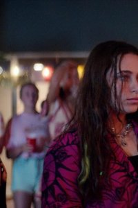 Surviving Summer – S02E02 – Team Bonding