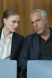 Bosch: Legacy – S01E01 – The Wrong Side of Goodbye