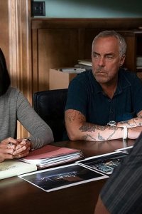 Bosch: Legacy – S01E04 – Horseshoes and Hand Grenades