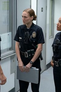 Bosch: Legacy – S01E07 – One of Your Own