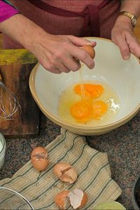 Recipes for Love and Murder – S01E09 – Scrambled Eggs