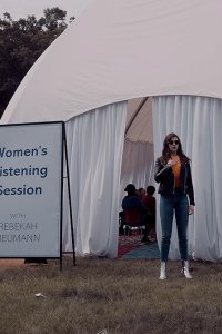 WeCrashed – S01E03 – Summer Camp