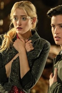 Shining Vale – S01E07 – Chapter Seven – Impertinent Questions