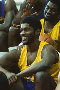 Winning Time: The Rise of the Lakers Dynasty – S02E01 – One Ring Don’t Make a Dynasty