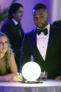 American Auto – S01E09 – Charity Dinner