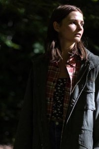 The Girl in the Woods – S01E04 – Cracks