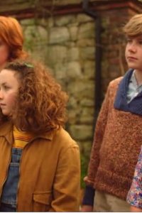 The Larkins – S01E03 – In Which Pop and Ma Go on Holiday