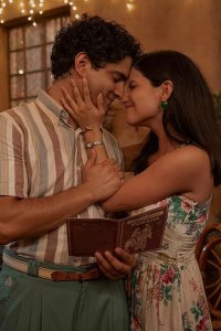 Acapulco – S04E01 – Waterfalls