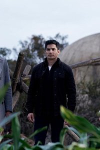 La Brea – S01E08 – Origins