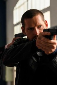 FBI: International – S01E20 – Black Penguin