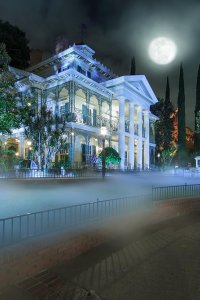 Behind the Attraction – S01E02 – Haunted Mansion