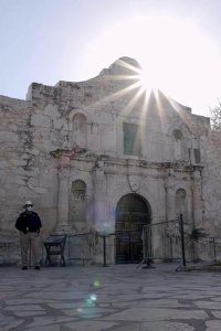 Man vs History – S01E04 – Remembering the Alamo