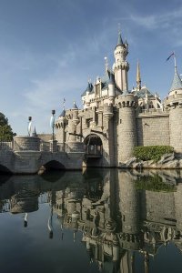 Behind the Attraction – S01E06 – The Castles