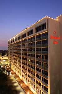 Behind the Attraction – S01E07 – Disneyland Hotel
