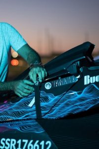 100 Foot Wave – S01E01 – Sea Monsters
