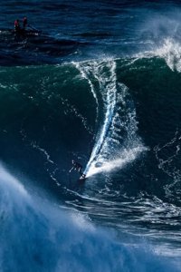 100 Foot Wave – S01E05 – The Circus