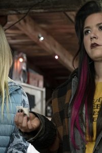 Kevin Can F**k Himself – S01E04 – Live Free or Die