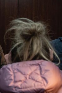 Kevin Can F**k Himself – S01E07 – Broken