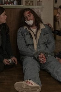 Kevin Can F**k Himself – S02E01 – Mrs. McRoberts Is Dead
