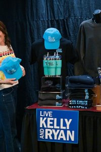 Home Economics – S03E05 – Live with Kelly and Ryan Hoodie, Complimentary