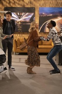 Call Your Mother – S01E04 – New Car, New Job, New Jean