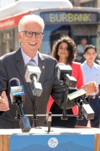 Mr. Mayor – S02E01 – Move Fast and Break Things