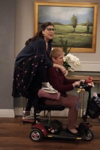 Call Me Kat – S03E11 – Call Me Prescription Roulette