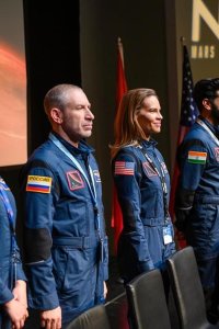 Away – S01E01 – Go