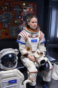 Away – S01E09 – Spektr