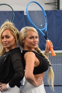 Darcey & Stacey – S01E01 – Everything Is About to Change