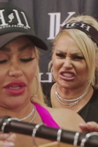 Darcey & Stacey – S04E10 – Gin & Toxic