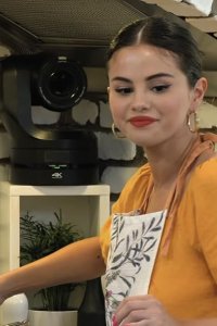 Selena + Chef – S01E02 – Selena + Antonia Lofaso