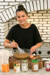 Selena + Chef – S01E10 – Selena + Nyesha Arrington