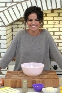 Selena + Chef – S04E01 – Selena + Ludo Lefebvre