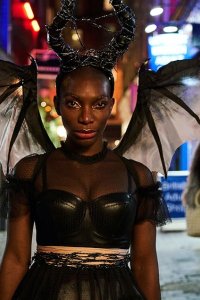 I May Destroy You – S01E09 – Social Media Is a Great Way to Connect