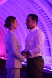 The Baker and the Beauty – S01E07 – Blow Out