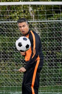 Broke – S01E08 – Soccer
