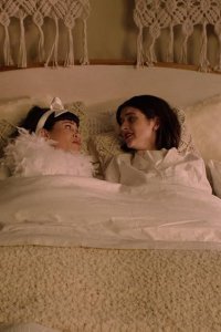 Three Busy Debras – S01E03 – Sleepover!