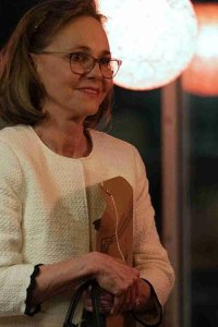 Dispatches from Elsewhere – S01E01 – Peter