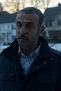 Little America – S01E07 – The Rock