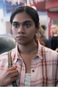 Little America – S02E03 – The 9th Caller
