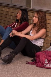 Dare Me – S2020E09 – Fog of War